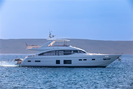 Princess Yachts y82
